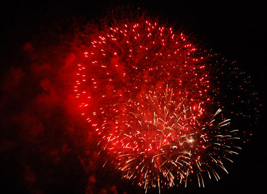 Japaner schenken Hamburgern Feuerwerk