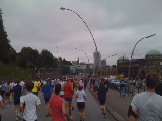 Halbmarathon Kilometer 4 Landungsbrcken