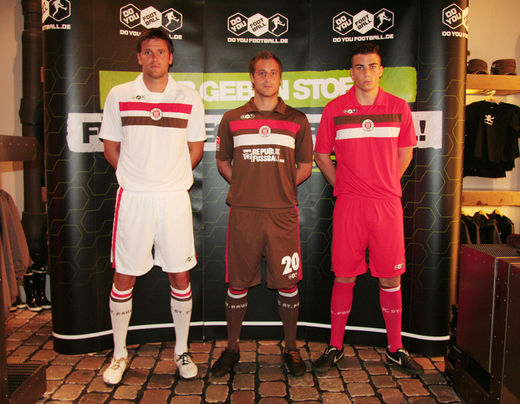 FC St. Pauli Heimtrikot und Auswrtstrikot 2010