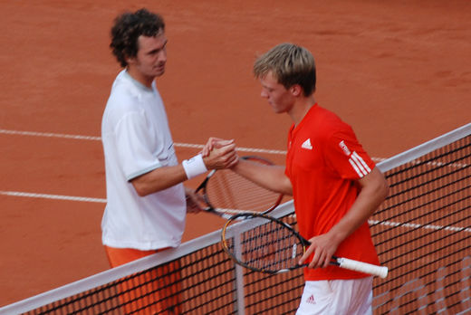 Shakehands Jan Hernych und Kevin Krawietz