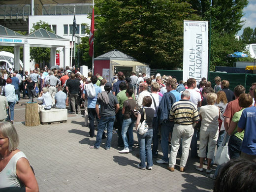 Warteschlange am Rothenbaum