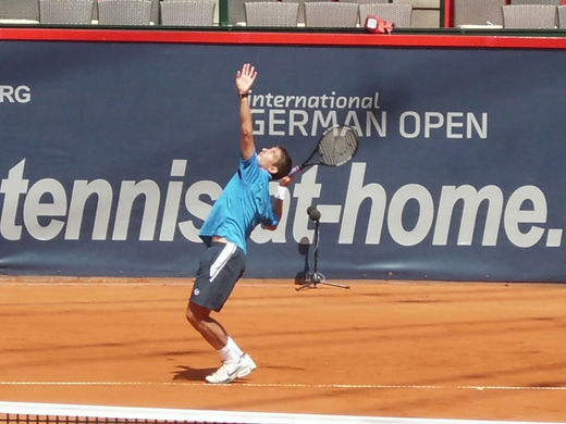 Aufschlag Tommy Robredo