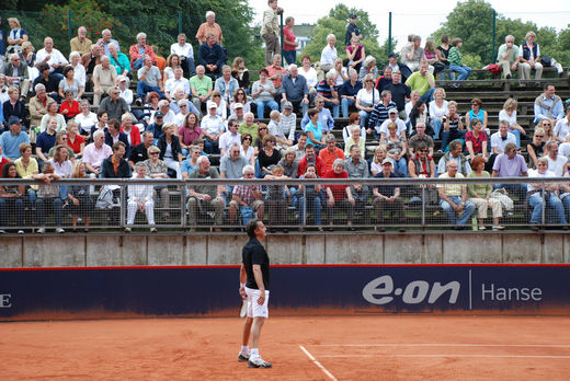 Henri Leconte auf Tennisplatz M1