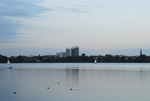 Mundsburg Hochhäuser an einem Sommerabend