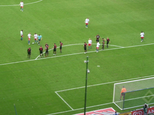 HSV - 1. FC Köln (2009/2010): Freistoss Ze Roberto