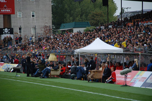 Trainerbnke beim Tag der Legenden 2009