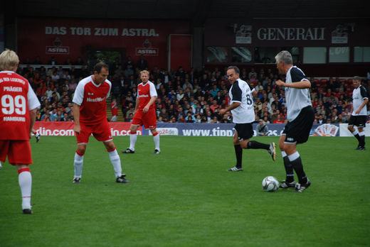 Toni Polster am Ball