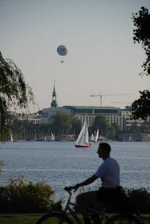 Radfahrer an der Aussenalster