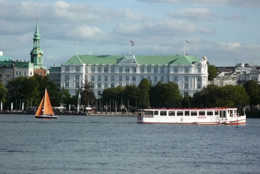 Auenalster und Hotel Atlantik