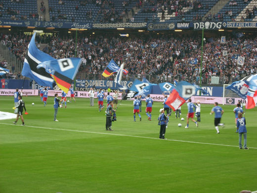 Flaggenparade HSV gegen Bayern