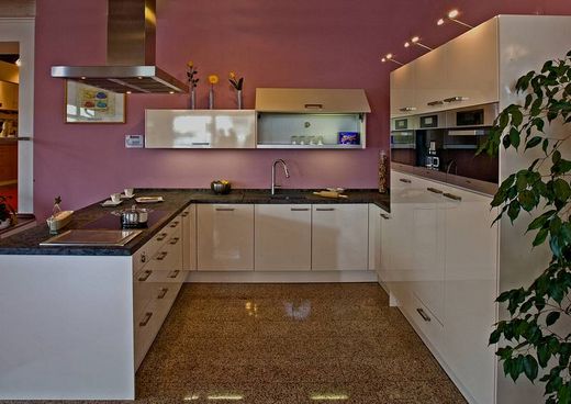 Polygloss Magnolie mit Miele und Le Mans, Granitplatte