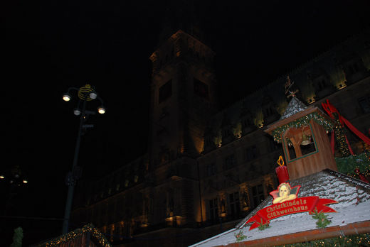 Christkindels Glhweinhaus auf dem Rathausmarkt