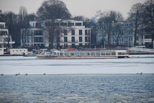 Alsterdampfer als Eisbrecher