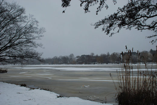 Schneefall auf zugefrorenen Aussenalster