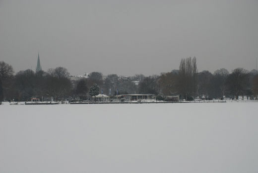 Cliff an der beschneiten Alster