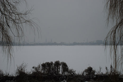 Schneebedeckte Auenalster Januar 2010