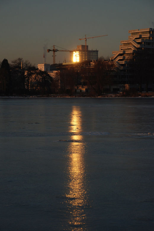 Unilever Hochaus im Sonnenaufgang