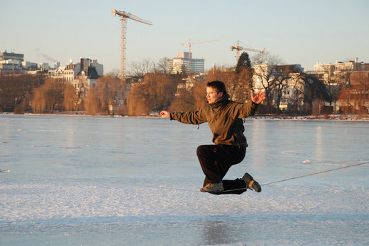 Akrobat auf der Alster