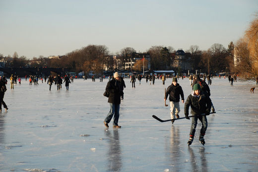 Eisläufer auf der oberen Alster