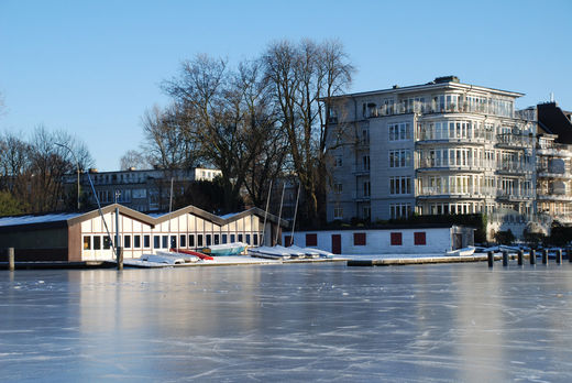 Bootshaus im Alstereis