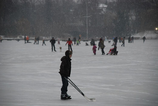 Eishockeynachwuchs auf der Alster