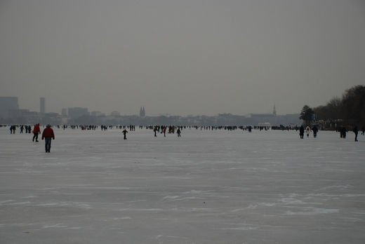 Schliitschuhläufer auf der Aussenalster