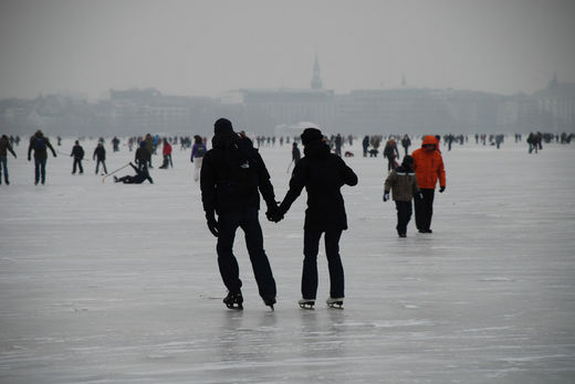 Schlittschuhprchen auf der Alster