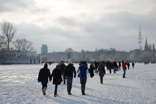 Fussgnger auf der Alster