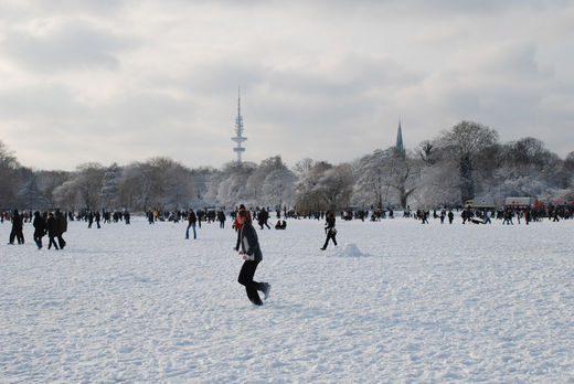 Joggerin auf der zugefrorenen Aussenalster