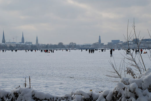 Zugefrorene Aussenalster in Hamburg 2010