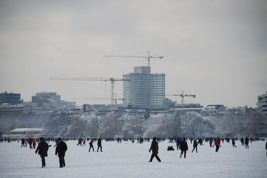 Unilever Hochhaus und das Alstereis