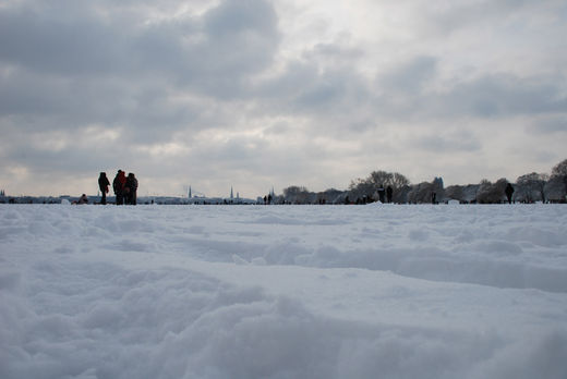 Viel Schnee auf der Alster