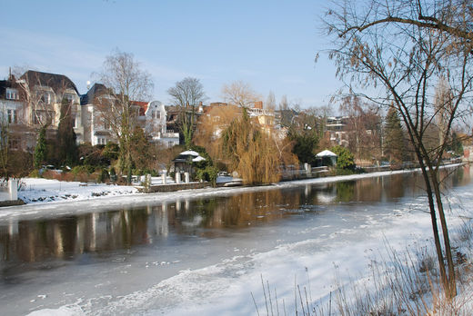 Alster im Winter am Leinpfad