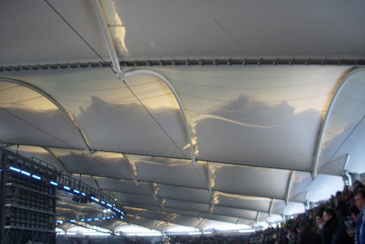 Schnee auf dem HSV Stadiondach