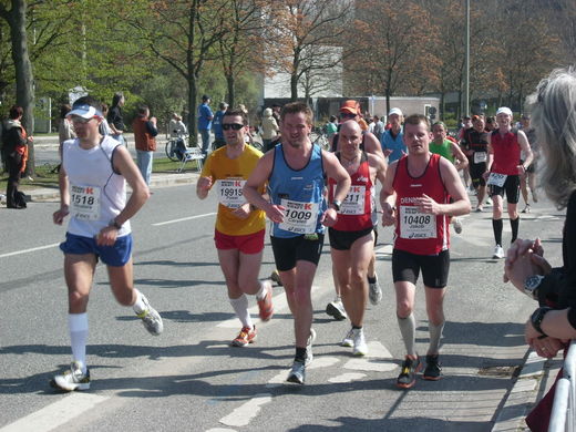 Marathon Hamburg 2010: Läufergruppe City Nord Startnummern 1518 19915 1009 10408