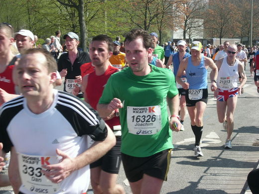 Marathon Hamburg 2010: Lufergruppe City Nord Startnummern 16326 8220