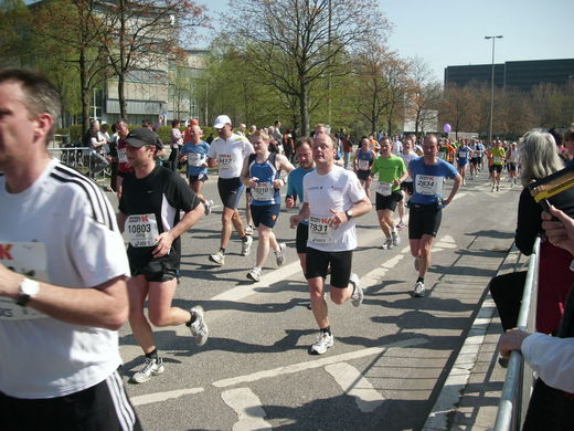 Marathon Hamburg 2010: Hauptfeld City Nord Startnummer 10803