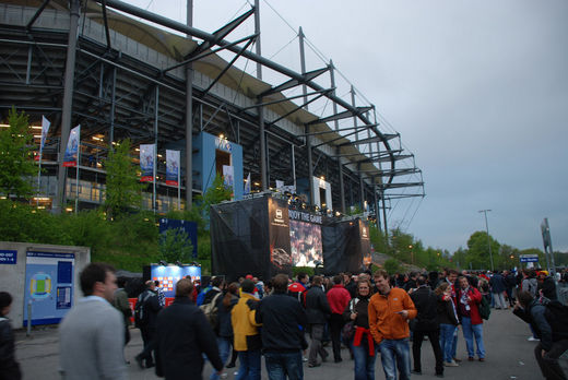Vor dem Europa League Finale 2010 am HSV Stadion