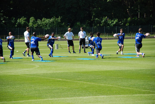 Training mit dem Ball beim HSV