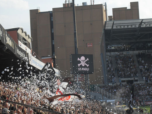 Choreografie am Millerntor Gegengerade, St.Pauli Fans geben alles