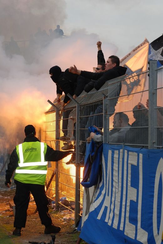 Feuer im Gsteblock