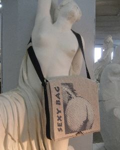 Sexy Bag - Umhänge Tasche mit sexy Print für die Arbeit Freizeit & Uni - www.SexyBag.de