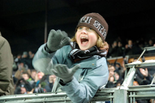 Glcklicher St.Pauli-Fan nach dem Spiel