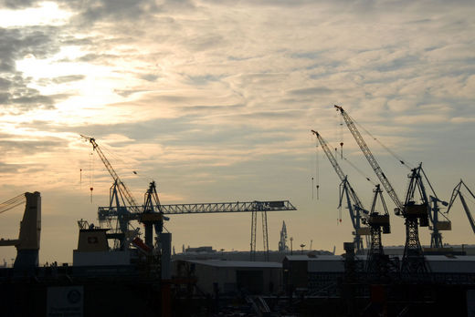 Der Hamburger Hafen an einem Wintermorgen