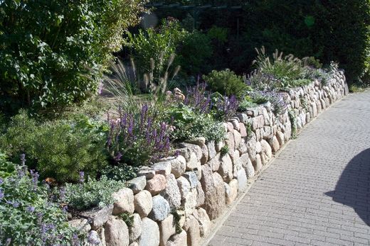 Feldsteinmauer in Hamburg - Gartenkonzepte Golchert