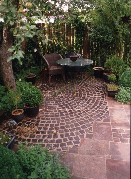 Intime Nebenterrasse in Hamburg - Gartenarchitekt Golchert