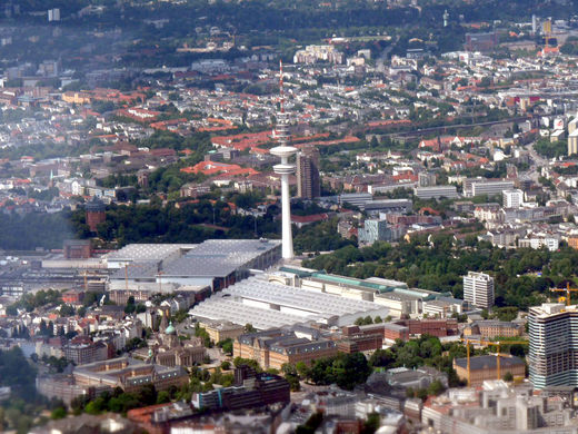 Der Fernsehturm aus der Luft