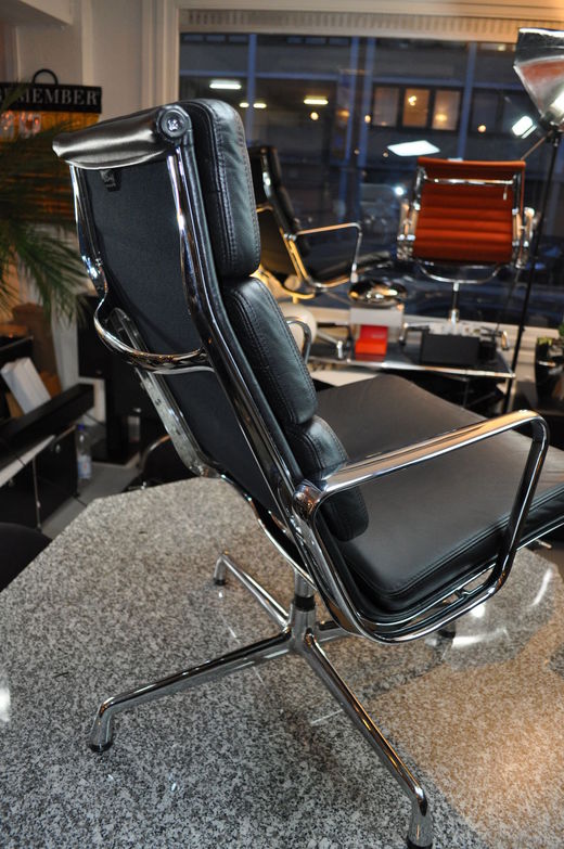 Vitra EA 216 