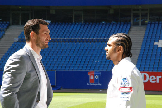 Wladimir Klitschko und David Haye auf dem Feld