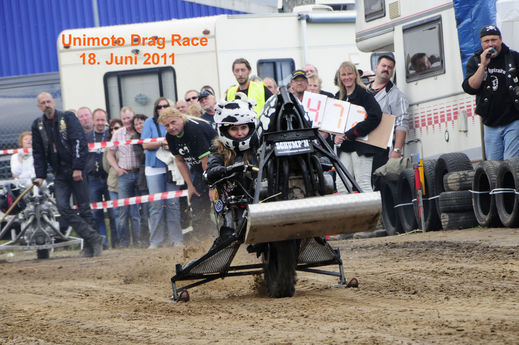 Unimoto-Drag-Race-12